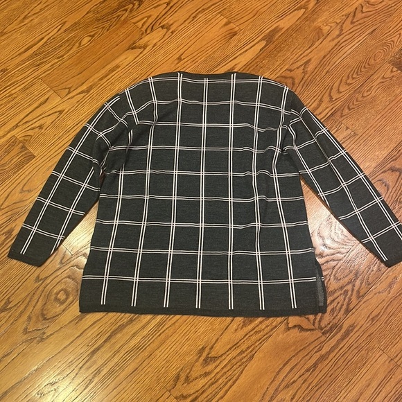 Karen Lessly Woman’s Grey Pink Plaid Sweater Size 1X - Picture 4 of 4